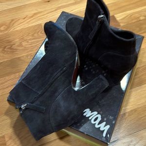 Sam Edelman black suede Maddox boots in like new condition size 8.5.